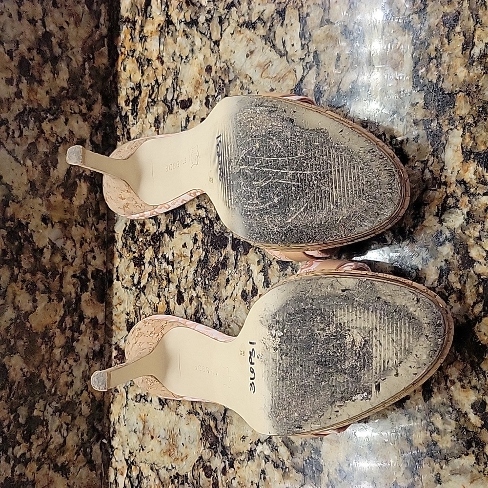 Heels - Picture 3 of 3